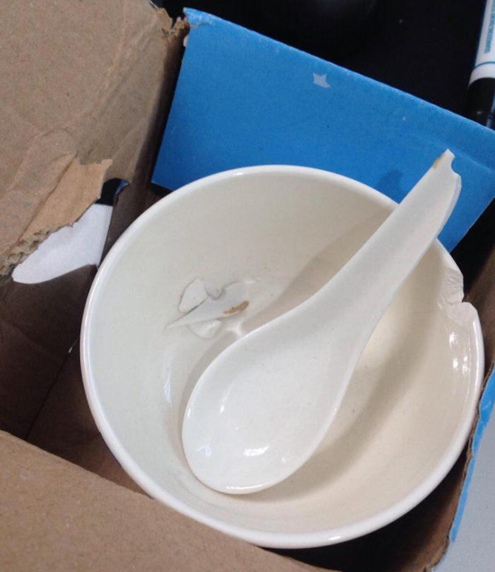 一,破损的旧碗碟