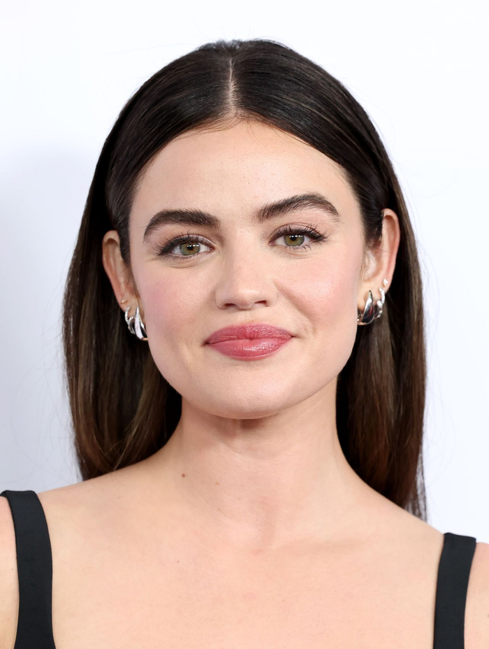 露西海尔lucyhale在洛杉矶艺术展开幕之夜派对上