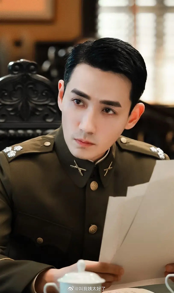 男明星军装造型,谁让你眼前一亮?