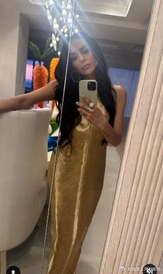 瓦妮莎穿小金裙瘦太多,女儿也好瘦|瓦妮莎|科比|小金_新浪新闻