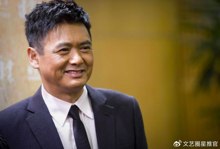 在周润发看来,健康生活不分年龄,参加半程马拉松只是他保持活力,拥抱