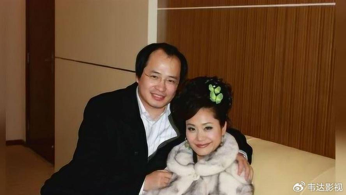 于文华:帮尹相杰渡过难关,是大衣哥的伯乐,56岁未生育她还好吗|于文华