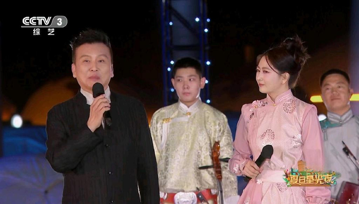 央视综艺主持人还在调整?朱迅小尼不在,连张泽群都主持星光夜了