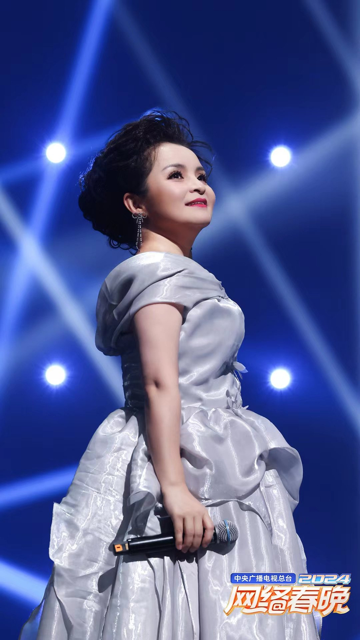 听见吴碧霞老师的歌声就觉得非常的感动……__财经头条