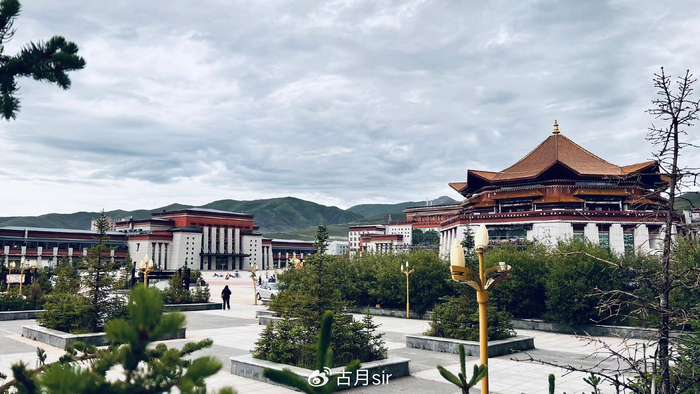 走进雪山脚下的县城果洛州玛沁县