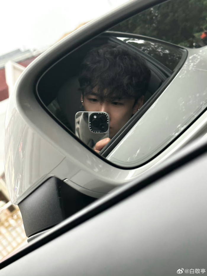 白敬亭戴了耳环,这也太帅了吧,爱了爱了,好潮的小白……__财经头条