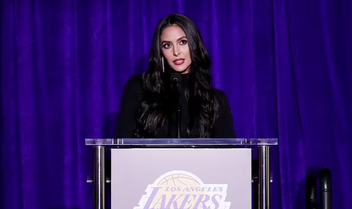 科比遗孀为已故球星雕像揭幕42岁瓦妮莎瘦身后愈发明媚动人