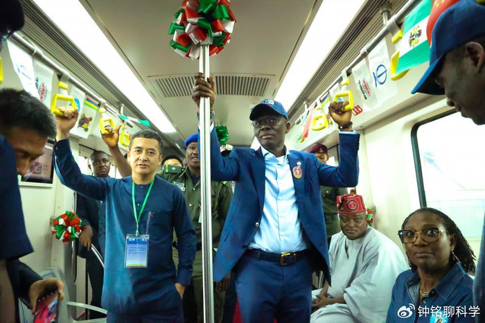 中国给尼日利亚修了条轻轨结果修得太好了又签约了2期工程