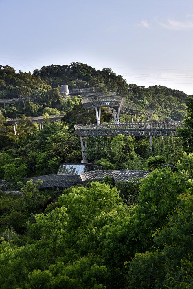 依山而建的建筑图片