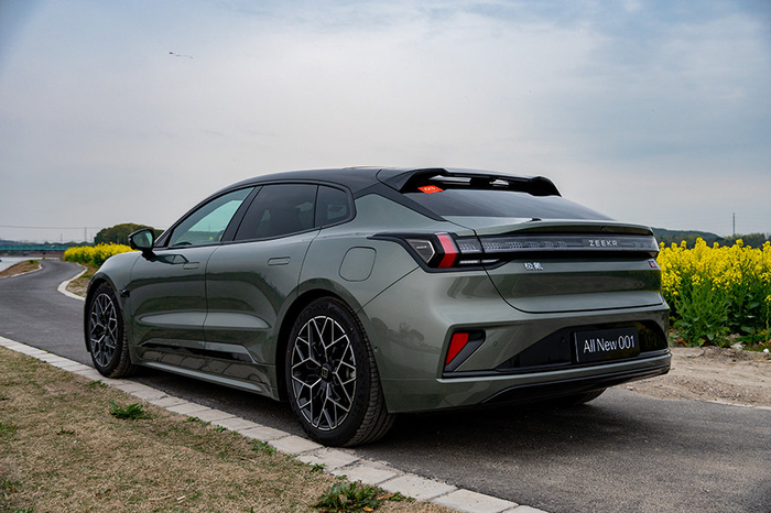 全新极氪001试驾:高达1000多项的改进 带来怎样的驾驶体验?__财经头条