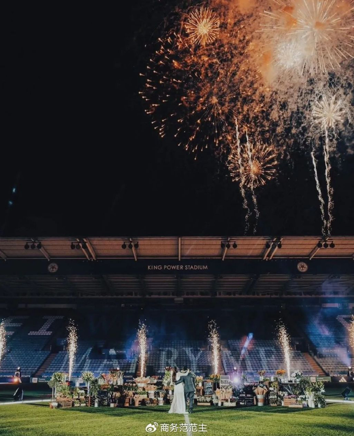 新郎戴5000万名表,新娘换13套婚纱|大富豪|徐盛源|泰国_新浪新闻