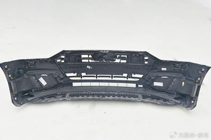 奥迪a7l拆车前后都是铝合金防撞梁和a6差不多