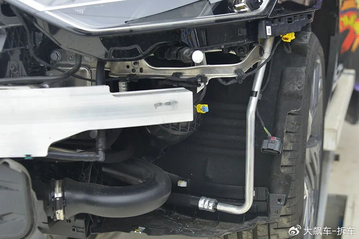 奥迪a7l拆车前后都是铝合金防撞梁和a6差不多