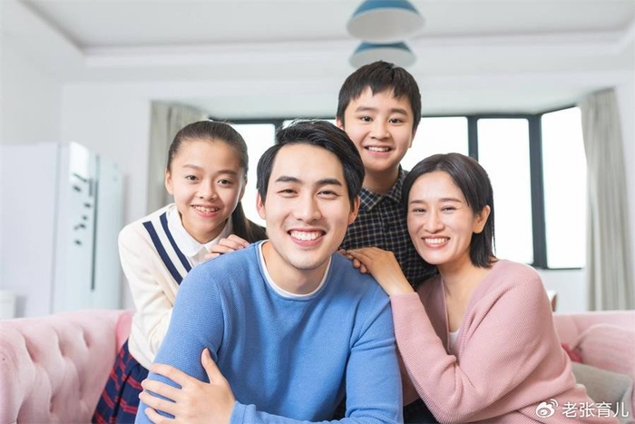 人到中年才知道:独生子女,过得才最幸福__财经头条__新浪财经