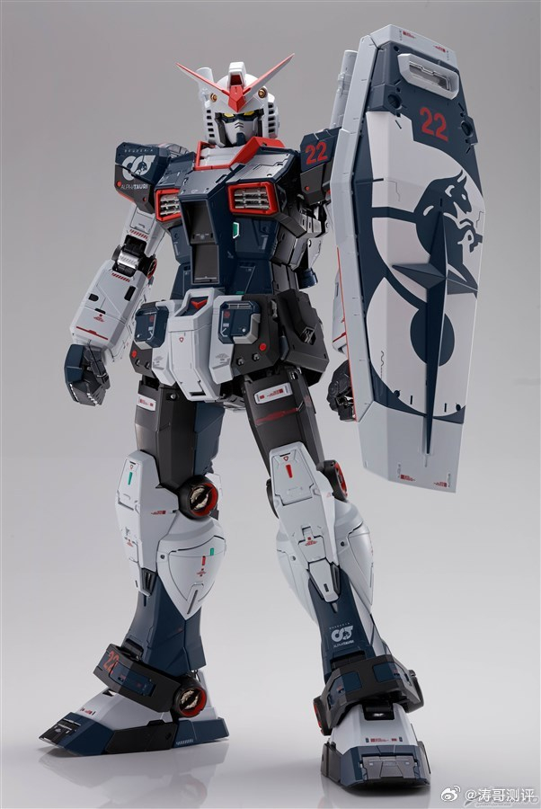 为了纪念f1阿尔法托利车队和高达系列进行合作