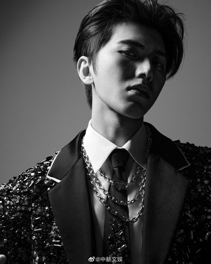 蔡徐坤和碧梨metgala合影