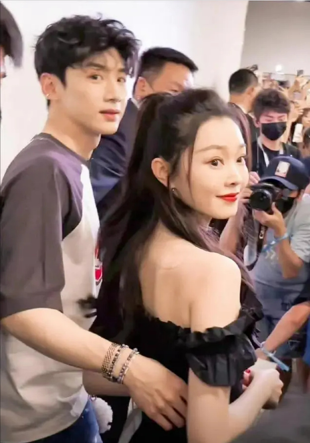 宋轶坦言恋情扶摇直上示爱白敬亭偷拍女友视角照引热议