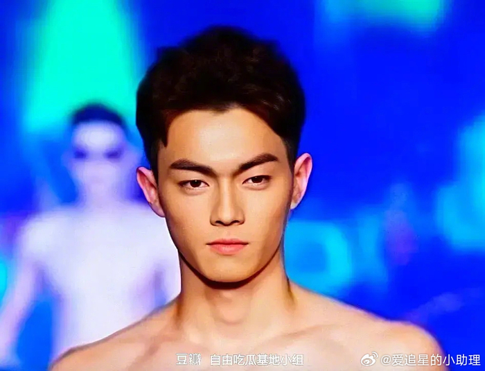 刷到几张原装许凯照颜值如何