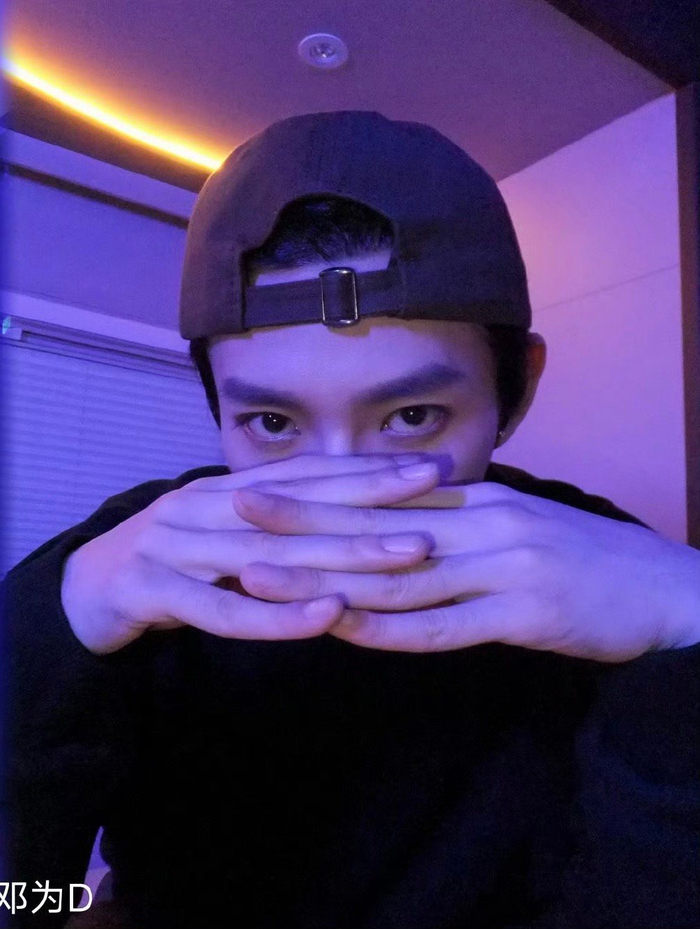 邓为情人节营业玫瑰大片帅吗