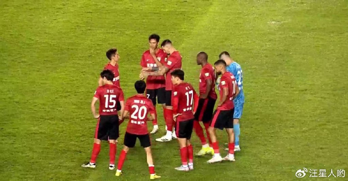 2-0！大连队获客场首胜，送长春亚泰3连败，大连铁腰带球长驱直入