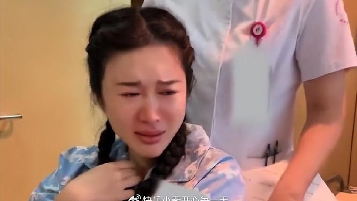 好心疼！张纪中妻子顺产转剖腹产，打7小时催产针无效紧张到哭