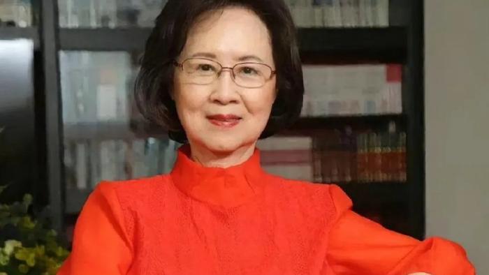 不要为琼瑶惋惜了，她一生做过4次结束生命的举动，结局早就注定