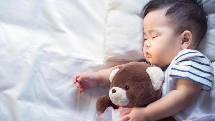 当心又“坑”娃！用这4种哄睡方式，容易让孩子伤脑更伤心
