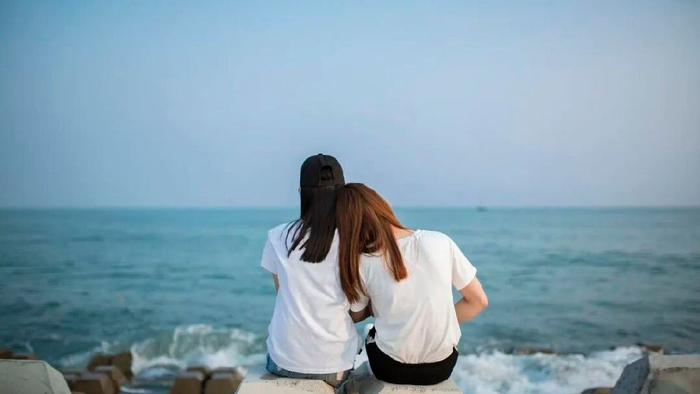 和周围人搞好关系的第一步：少说话