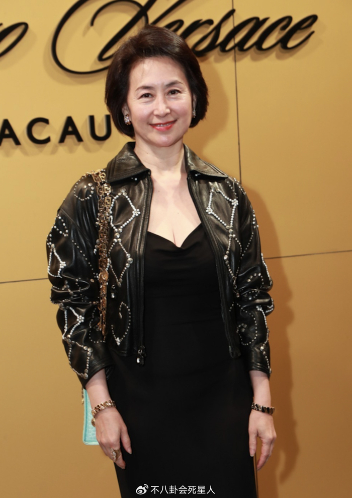 二三房出大美人,四房女儿少了几分贵气|大美人|赌王|何超琼_新浪新闻