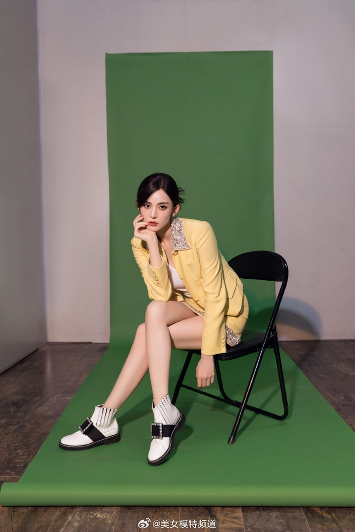 古力娜扎奶黄色清雅写真 小香风套装温婉贵气