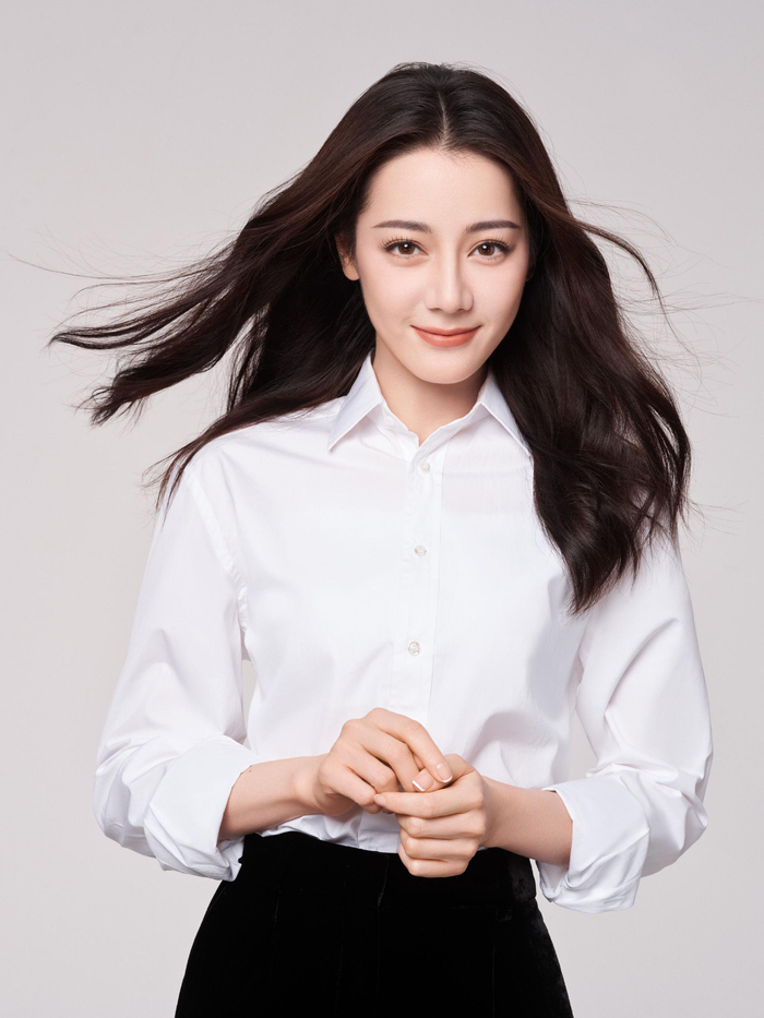 迪丽热巴白色衬衫