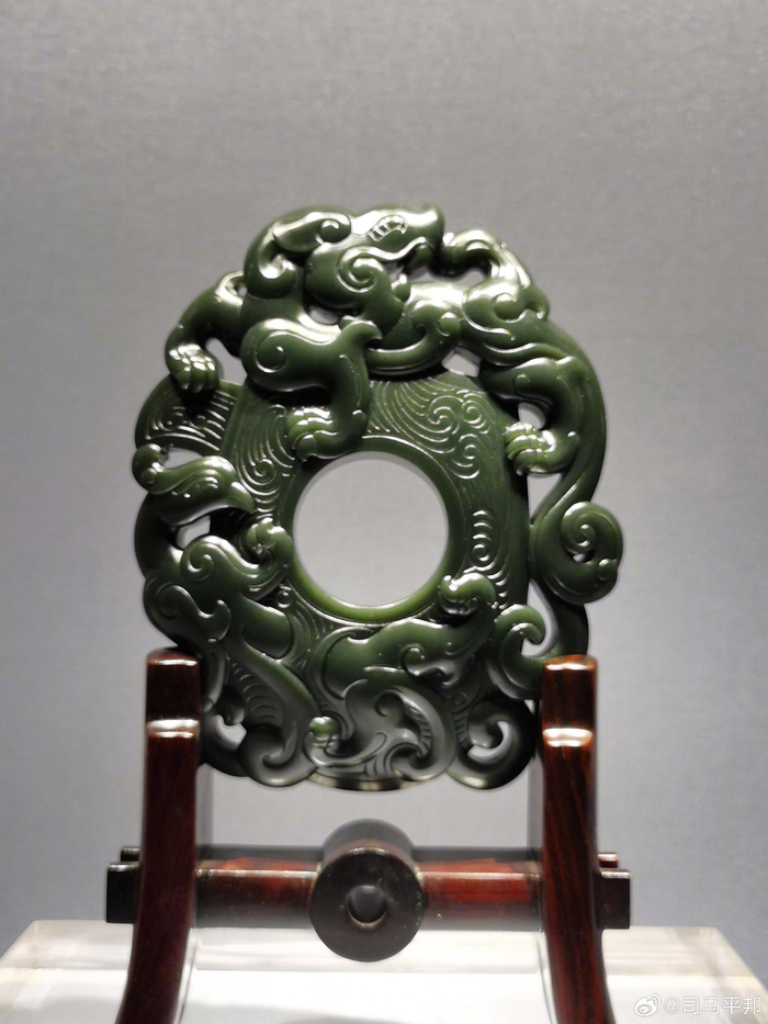 放几张在鞍山市拍到的一些辽宁岫岩玉雕刻作品