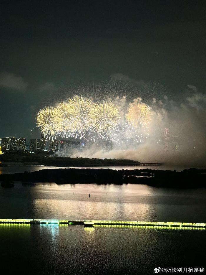 西湖烟花秀图片