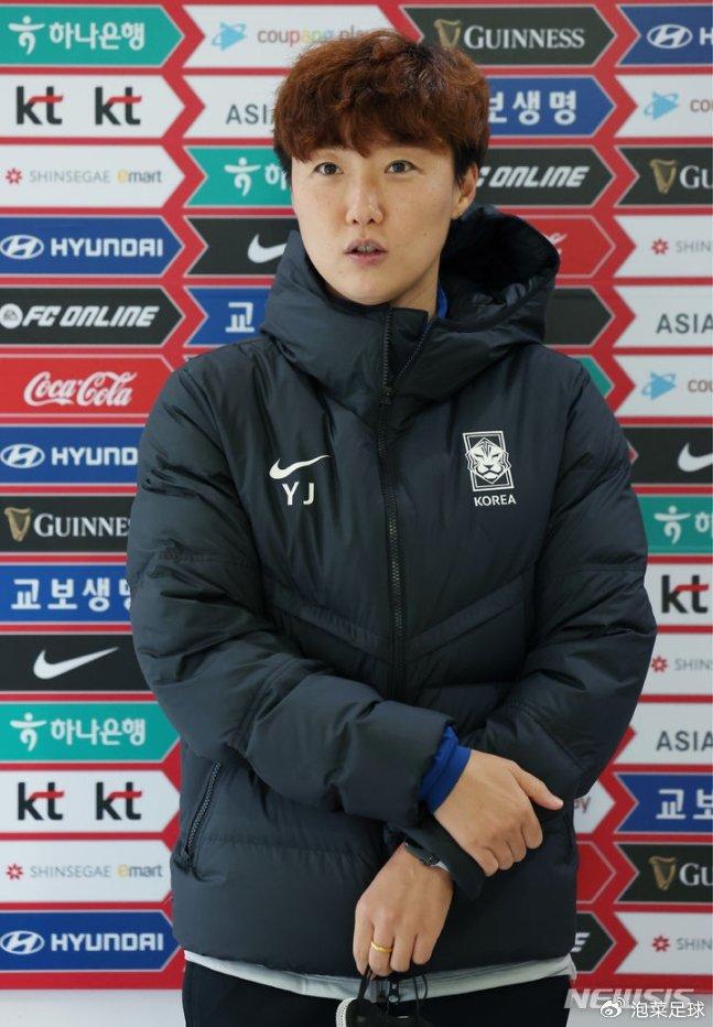 韩国女足教练图片