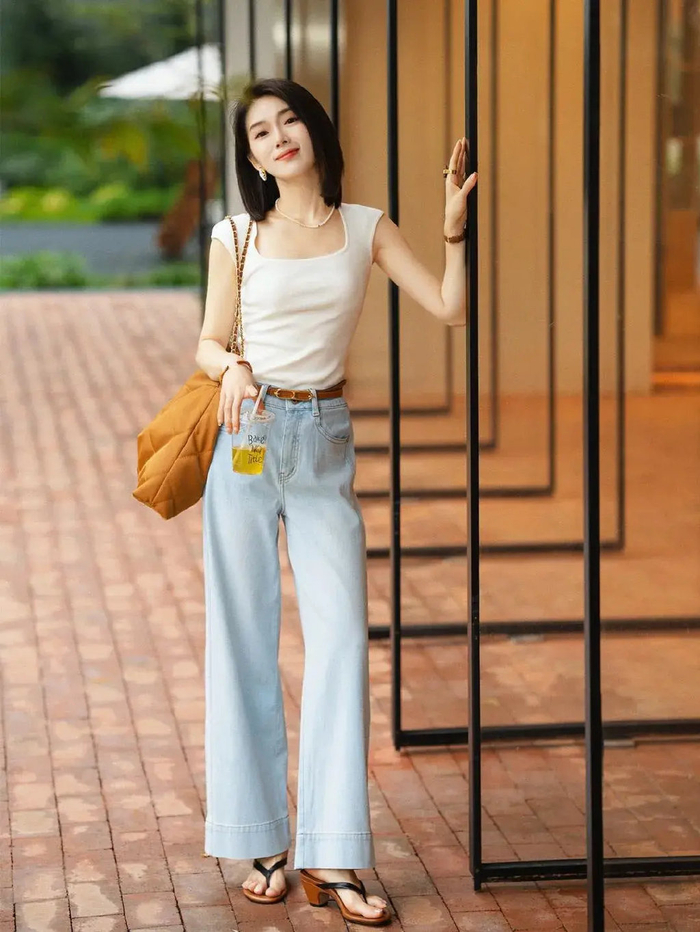 "会打扮"的女人都爱这么穿,t恤,衬衫搭配长裤就够,高级洋气