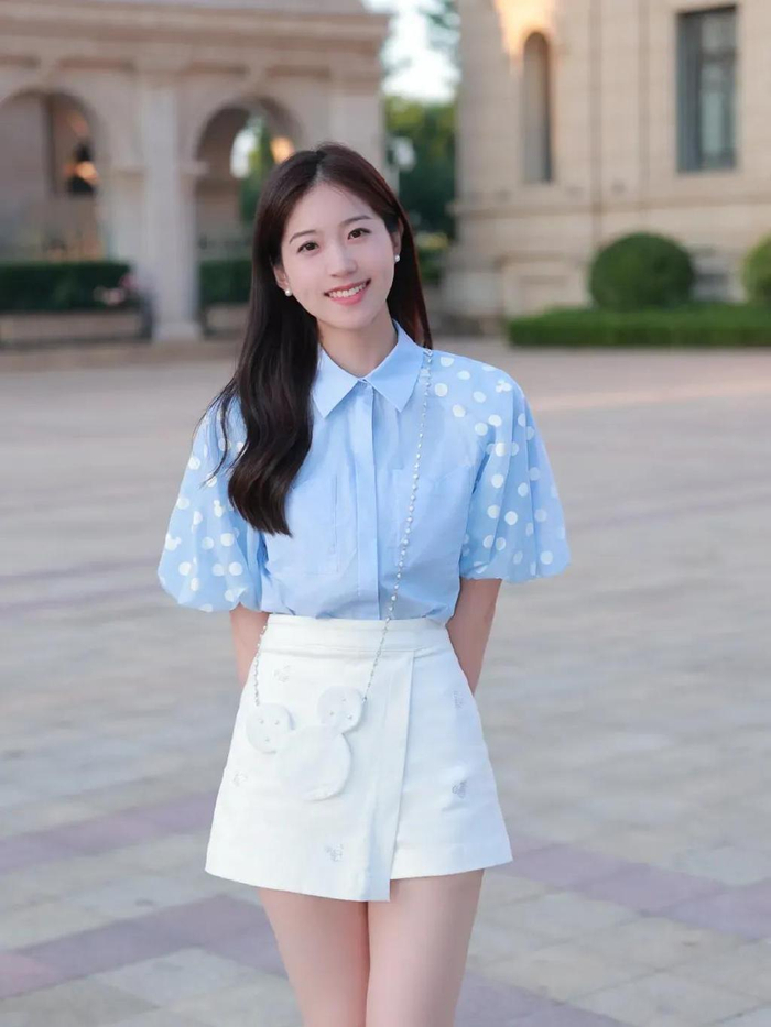 拿捏住"优雅气质"不变,穿基础款也好看|气质|半身裙|短裙_新浪新闻