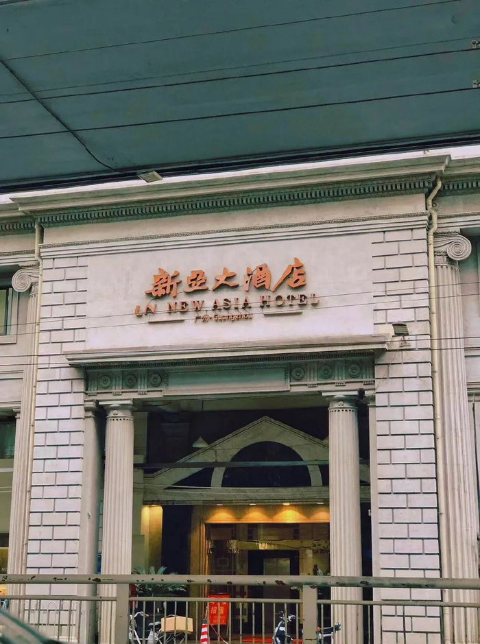 从沿江西路去沙面,也会路过人民南路,但往往止于新亚大酒店的网红天桥