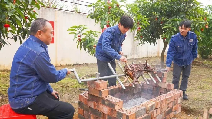 新春走基层 | 守岁壮乡 心系春运|平安|走基层|春运