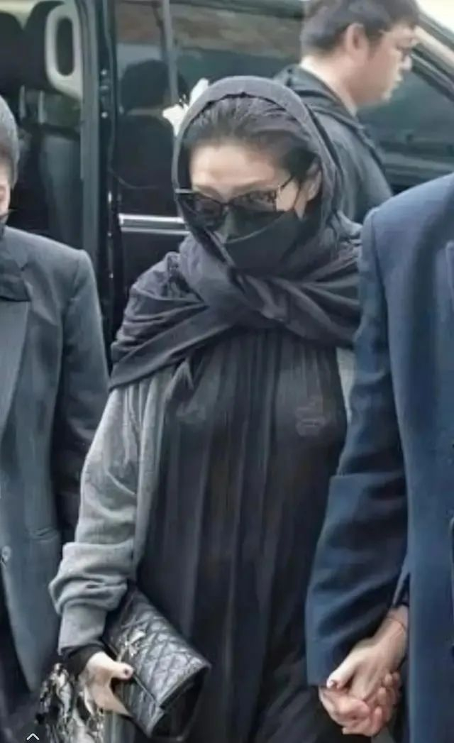 台媒爆料:大s怀孕三个月,身材发福明显,腰臀大了一圈|具俊晔|大s|腰臀