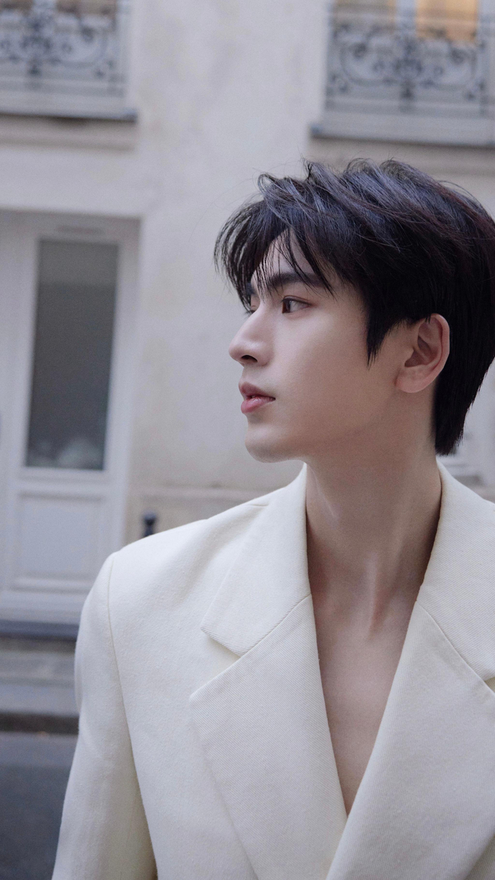 *张凌赫 好优越啊…被神偏爱的侧脸|张凌赫_新浪新闻