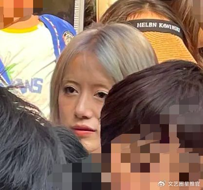 李诞前妻黑尾酱被偶遇,和男生抽烟,脸垮皮肤下垂憔悴惹人怜__财经头条__新浪财经
