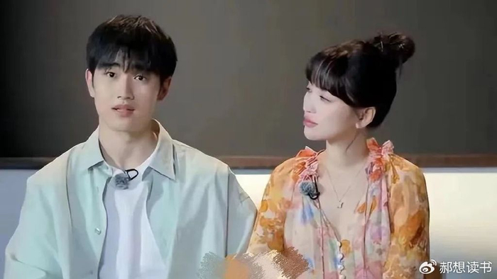 金莎声称接受与小男友饰演母子,被调侃"依旧努力爱"|金莎|母子|何猷君