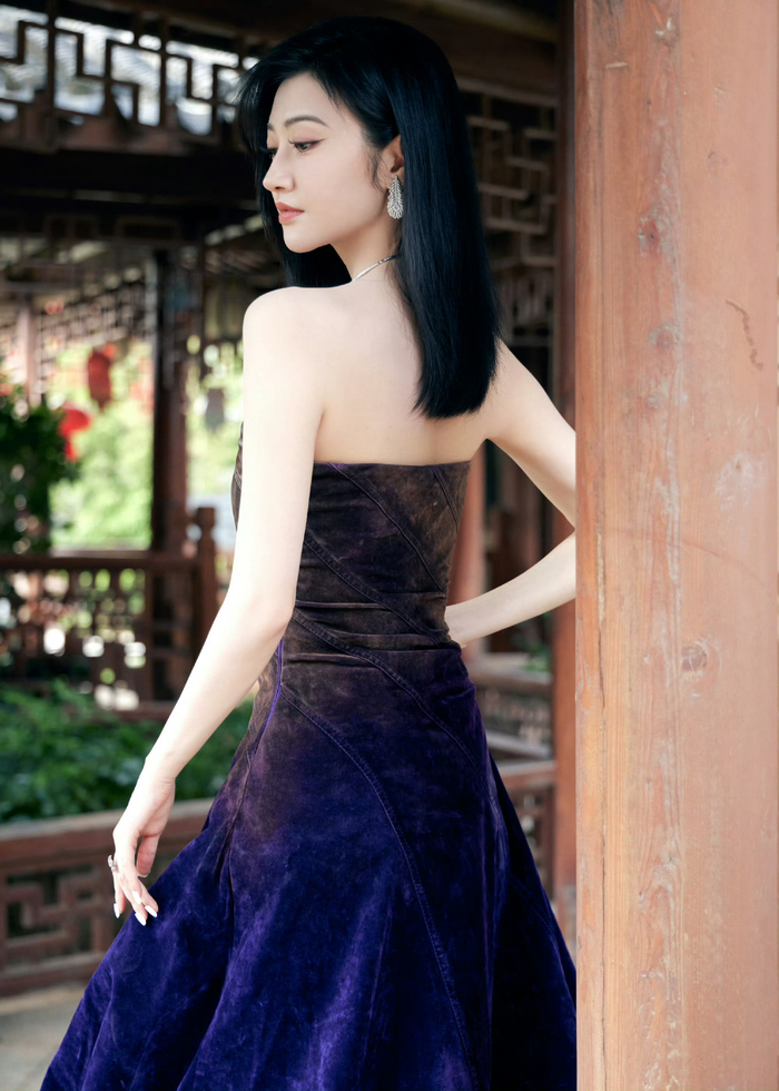 气质恬静优雅动人,渐变礼服展现完美身材|礼服|景甜|渐变色_新浪新闻