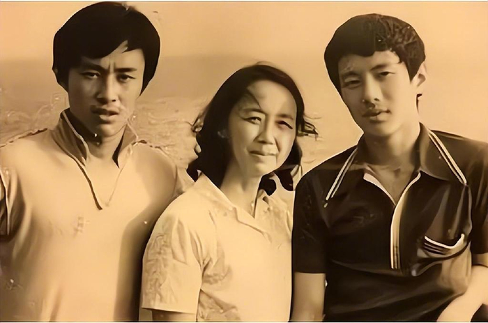 为和老婆和好参加《披哥》，“摇滚教父”郑钧为何被刘芸拿捏？