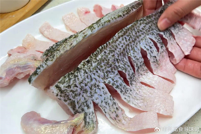 龙年年夜饭,"开屏鲈鱼"记得端上桌,寓意年年有余,吉祥