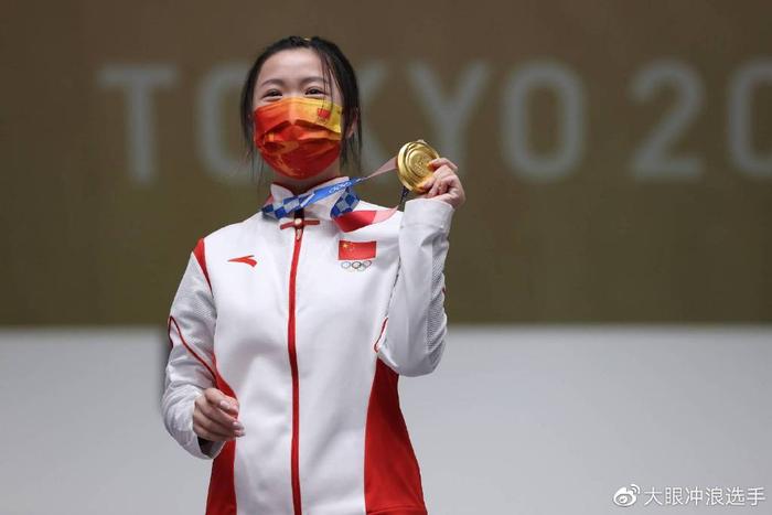2021奥运冠军杨倩图片