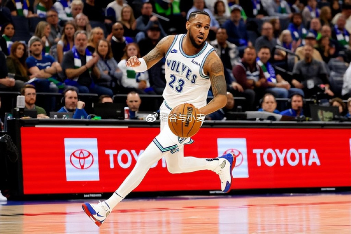 本场比赛中,森林狼的后场新援蒙特-莫里斯(monte morris)的表现终于有