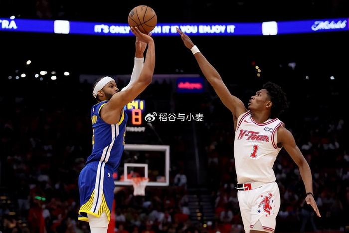 本场比赛中,勇士的替补侧翼新星摩西-穆迪(moses moody)依然是保持了