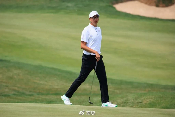 赵梓旭1鹰8鸟领先汇丰青少年a组36洞 侯佩琪力争背靠背夺冠|赵梓旭