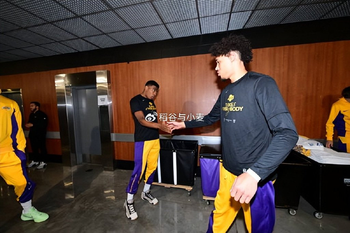 浓眉都受伤了湖人竟然还不敢让替补中锋